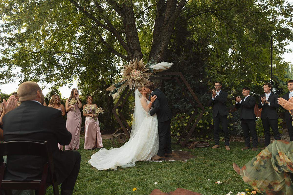 A fierce Tri-Cities windstorm that destroyed preparations for the wedding of Kaitlyn Thompson and Tyler Grant did not stop them from getting married the next day.