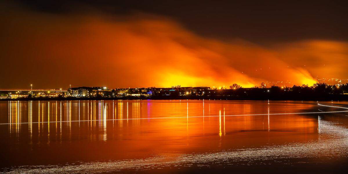 A view of the Yakima River delta and Columbia Point fires from Howard Amon Park in Richland from professional photographer Scott Butner.