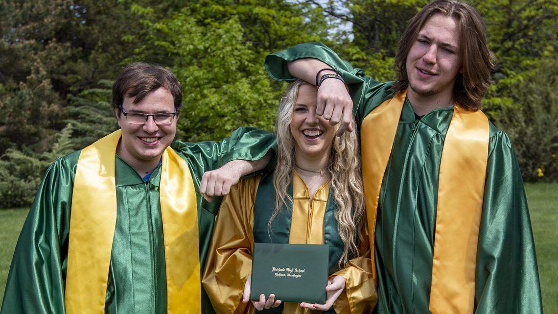 ‘Adopt a Senior’ brings out thousands to support 2020 Tri-Cities graduates