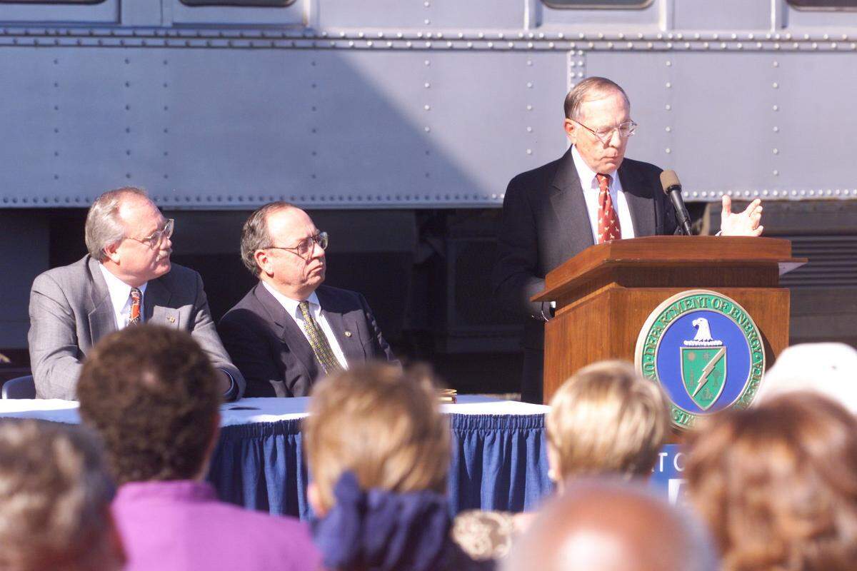 Port of Benton President Bob Larson speaking at a 1998 ceremony marking the transfer of the 1100 Area from the Department of Energy to the port.