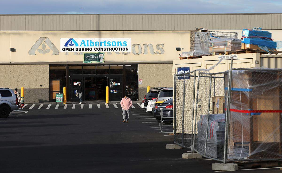 The last Albertsons grocery store in the Tri-Cities at 1330 N. 20th Ave., Pasco is undergoing an $850,000 remodel and will be rebranded under the Safeway name.
