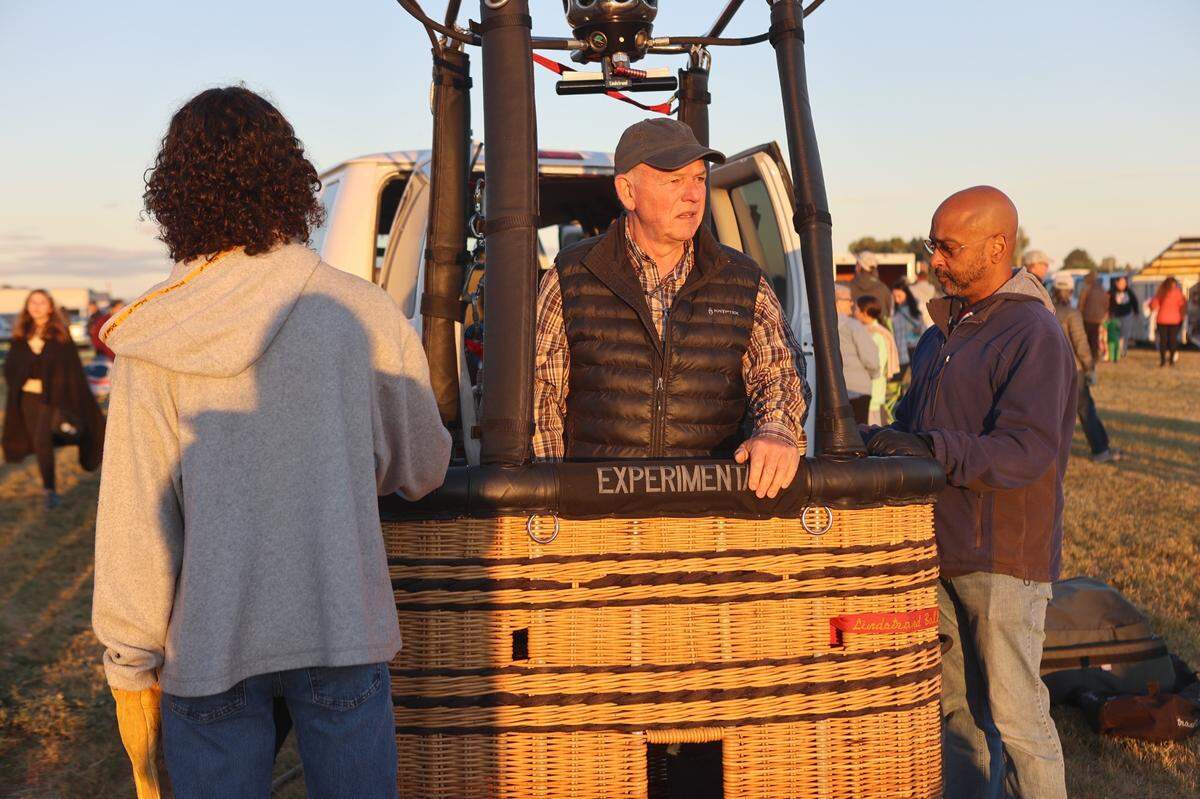 Ron Cassidy pilots the Owyhee Heights balloon at the 2024 Great Prosser Balloon Rally.