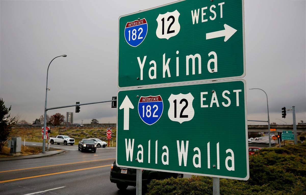Highway direction signs for the Interstate 182 interchange at 20th Avenue in Pasco.