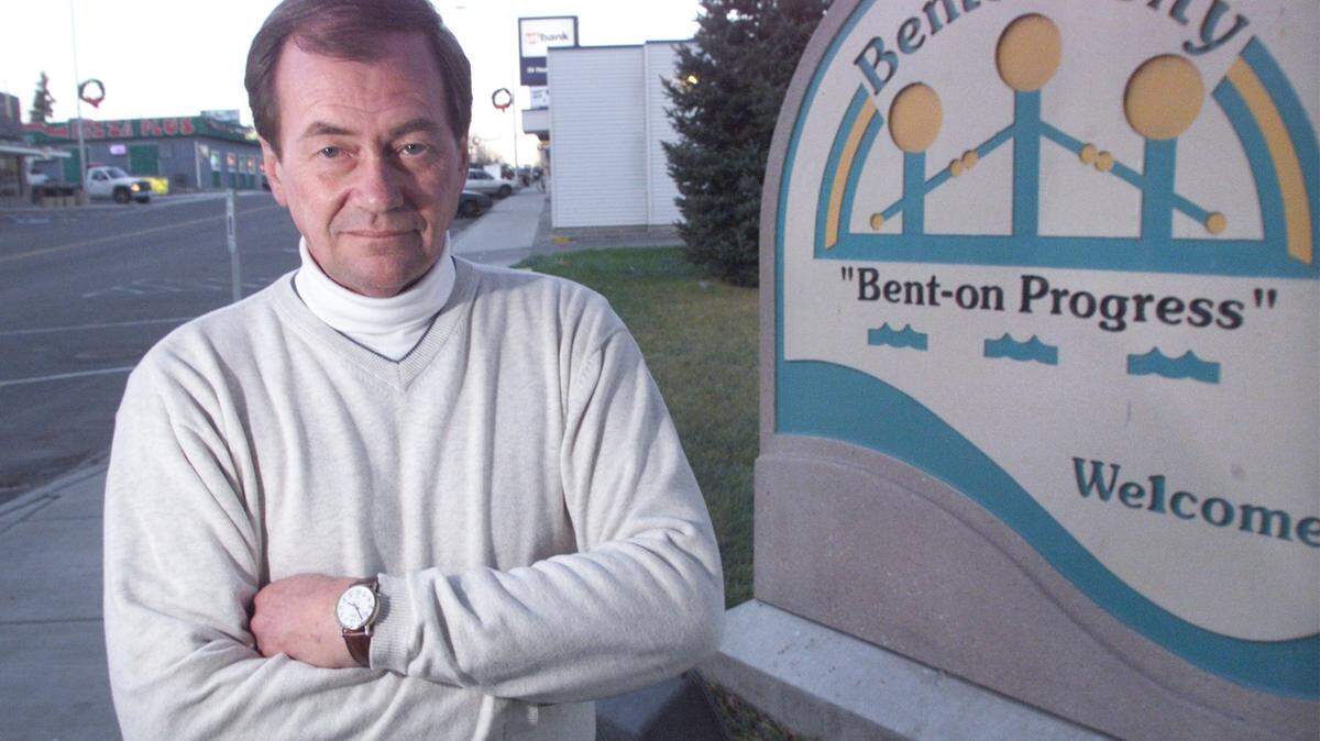 Benton City Mayor-elect Lynn Johnson is shown in this December 1999 file photo in front of a sign welcoming visitors to town.