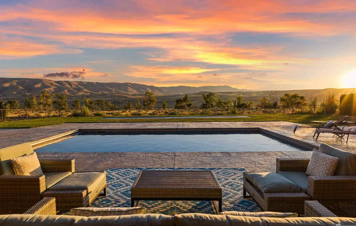 The private swimming pool at the property overlooks the Columbia River.