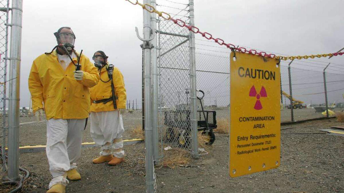 The federal government has sued the state of Washington to overturn a new law that eases requirements for ill Hanford workers filing state worker compensation claims.