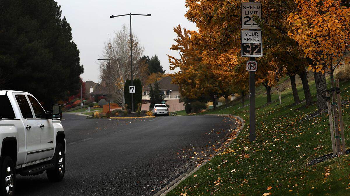A pickup truck traveling eastbound on Canyon Lakes Drive near West 40th Place triggers a 32MPH reading on the radar display sign in the Canyon Lakes neighborhood in Kennewick.