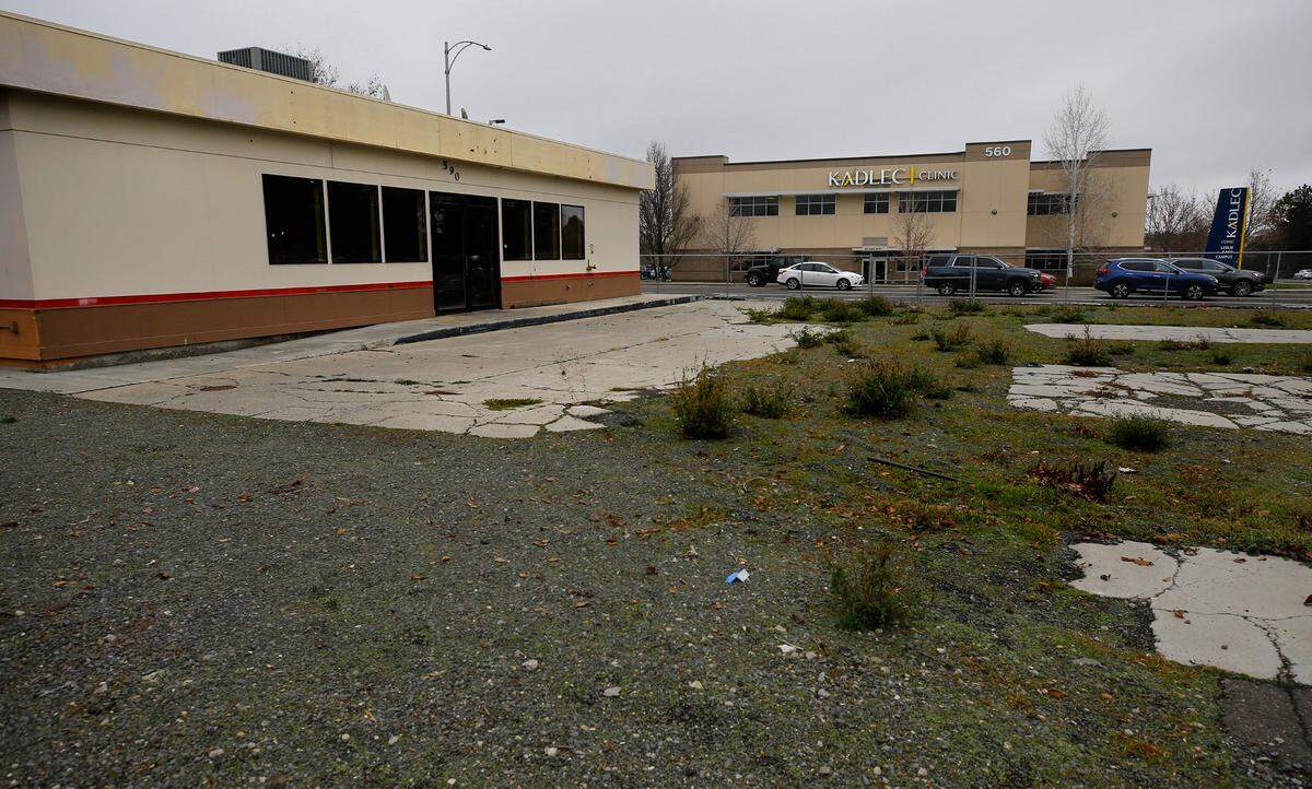 The corner of Leslie Road and Gage Boulevard in south Richland, once known for its eyesore vacant gas station, is getting a fresh start.