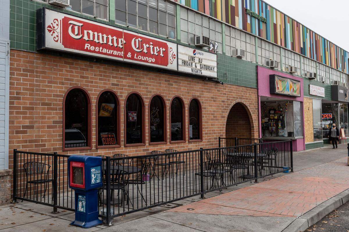 Towne Crier, a restuarant and lounge in the Uptown, closed in 2021.