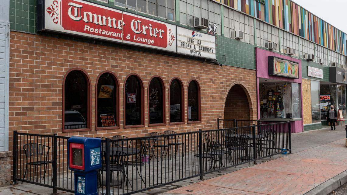 Towne Crier, a restuarant and lounge in the Uptown, will be closing its doors at the end of November after decades of business in the Richland community.
