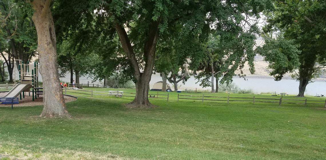 Wind Dust Park on the Snake River is 30 miles from the Tri-Cities on the Pasco Kahlotus Highway and then 5 miles southeast on Burr Canyon Road.