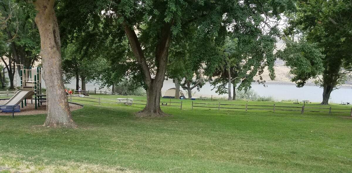 Wind Dust Park on the Snake River is 30 miles from the Tri-Cities on the Pasco Kahlotus Highway and then 5 miles southeast on Burr Canyon Road.