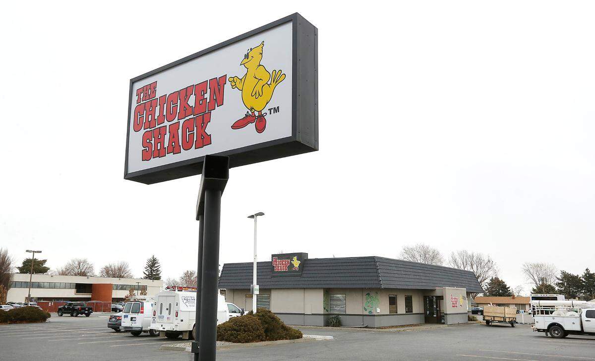 The Chicken Shack restaurant is preparing to open a new Kennewick location at 3320 W. Kennewick Ave., the former building of Barley’s Brew Pub.