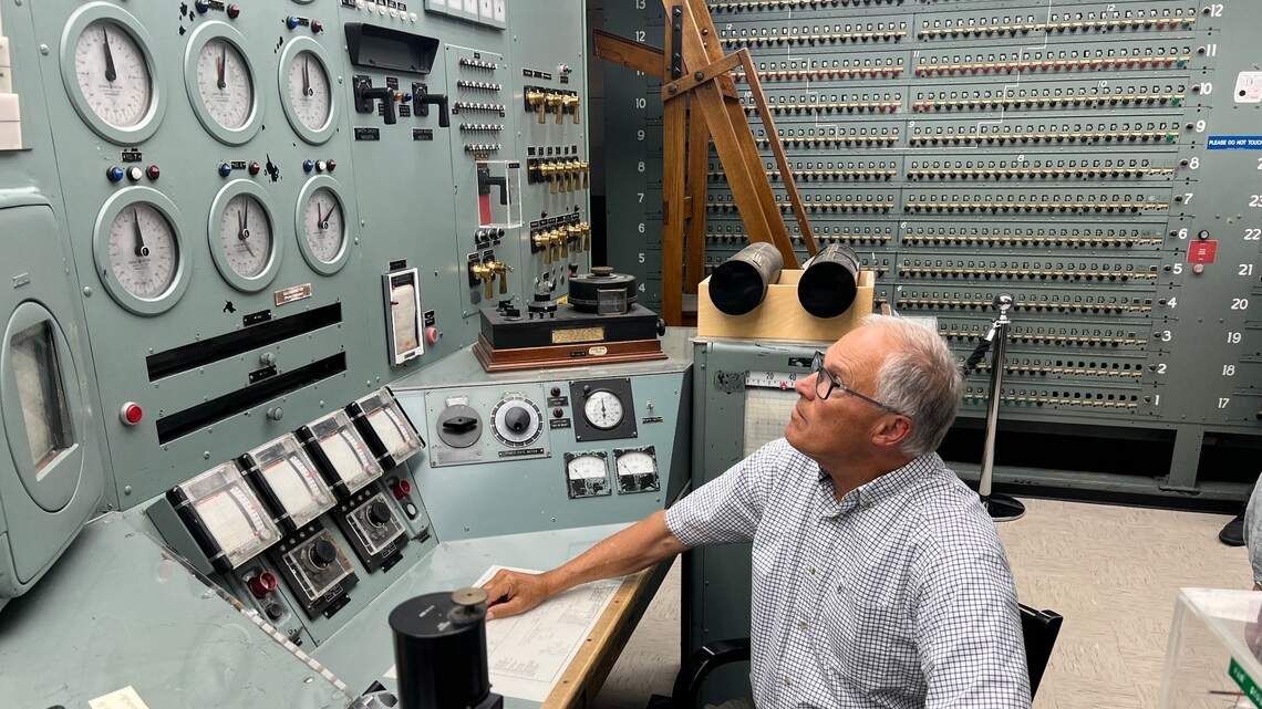 ‘Very impressive.’ Here’s what WA Gov. Inslee did during a visit to Tri-Cities Friday
