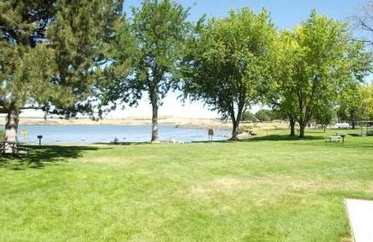 Charbonneau Park on the Snake River east of Burbank offers picnic and boating facilities as well as a swimming beach protected by a buoy line.