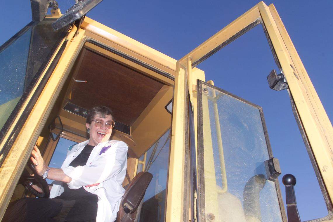 Wanda Munn, a Richland City Council member in 1998, laughs in the operator’s seat of a front-end loader during a tour of the Tapteal Business Park construction site.