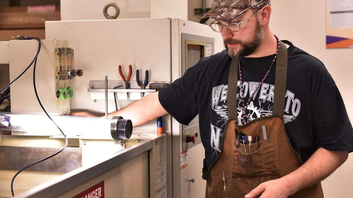 Tri-Cities skilled crafts workers power science and technology at national lab