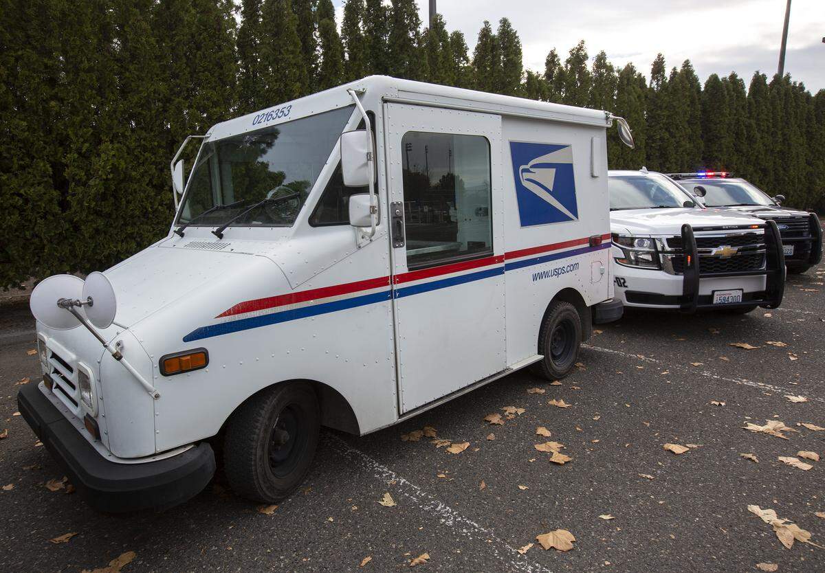 Between Nov. 1 through Dec. 31, Tri Cities Crime Stoppers is offering a special “bounty” on the apprehension of any “porch pirate.” A “porch pirate” is person who follow parcel delivery and U.S. Postal employees delivering those packages and stealing them.