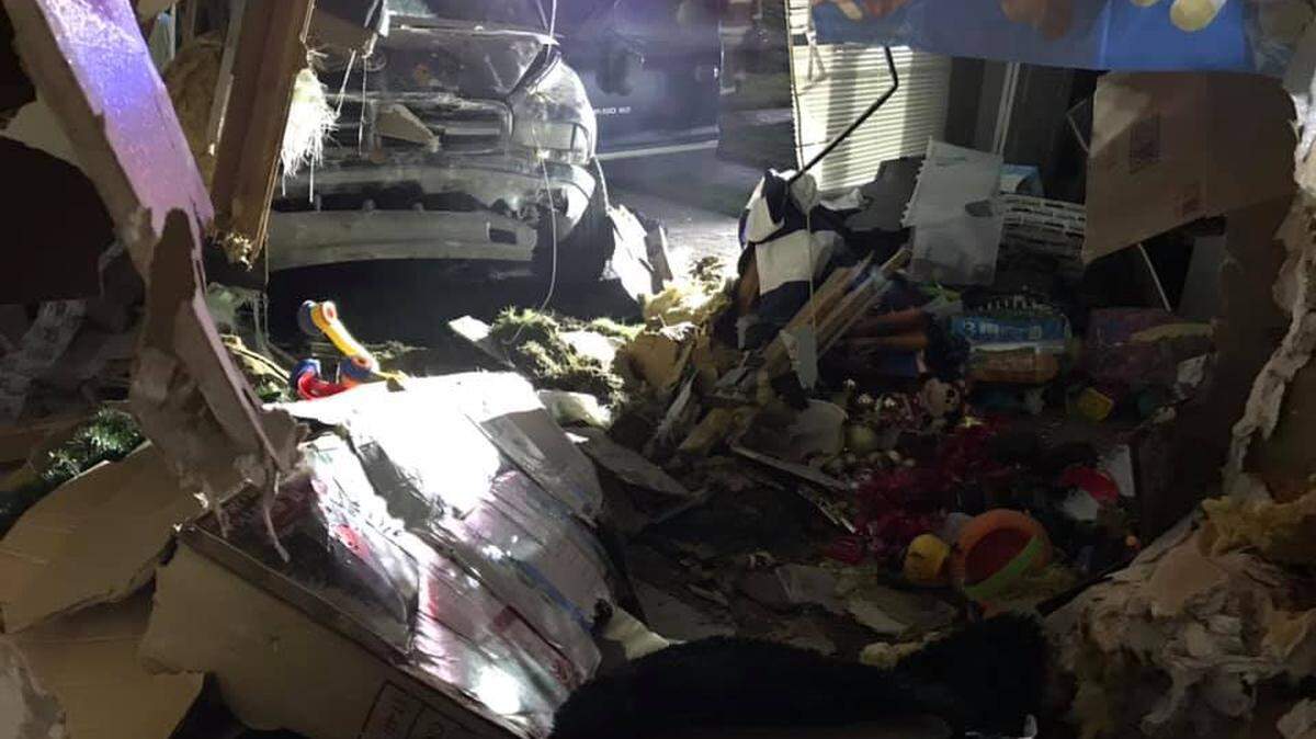 An SUV that police had tried to pull over just minutes before crashed into a Kennewick apartment complex Friday night.