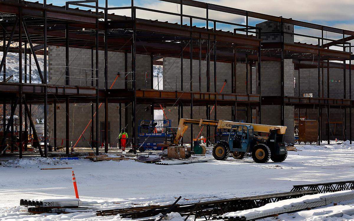 Construction crews continue working on the new 30-classroom building that is replacing the former 20-classroom Ridge View Elementary School in Kennewick. The estimated $31 million project is expected to be completed in 2024. 