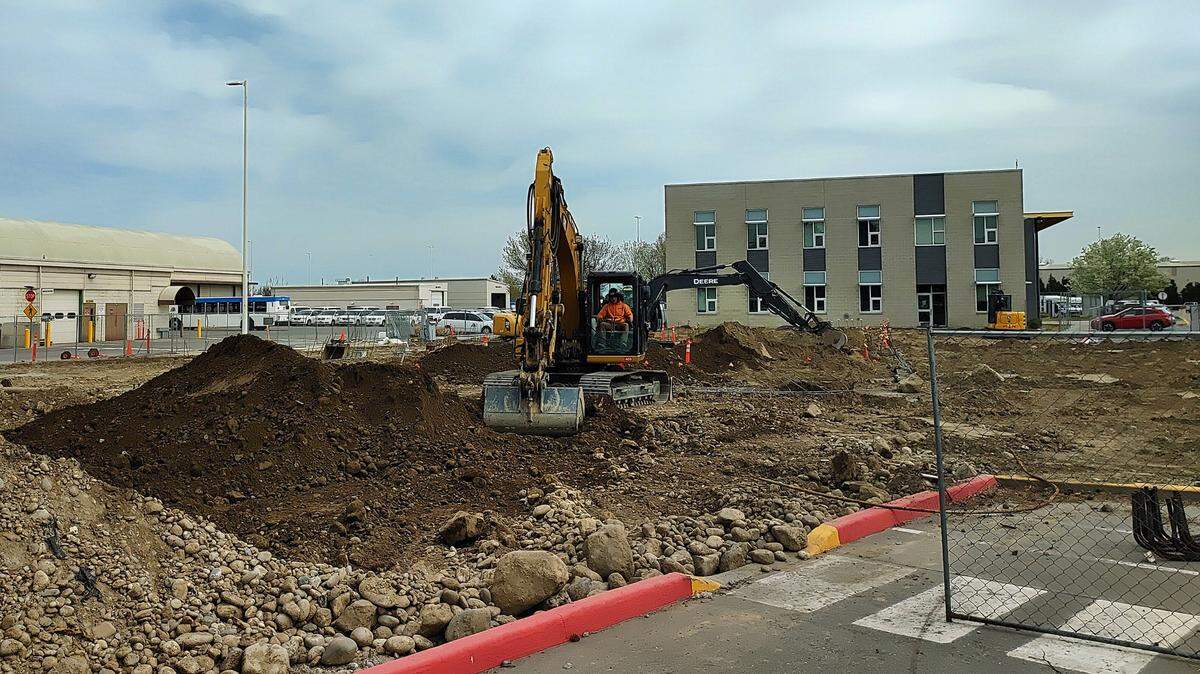 Ben Franklin Transit has begun construction on a $10 million office building in Richland.