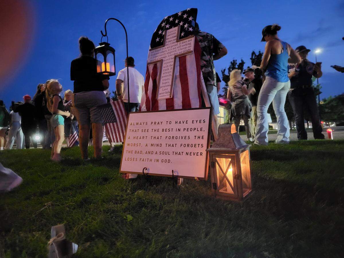 Hundreds of people gathered Saturday night in front of Sterling’s Restaurant on Queensgate Drive to have a candlelight vigil for conservative political influence Charlie Kirk.