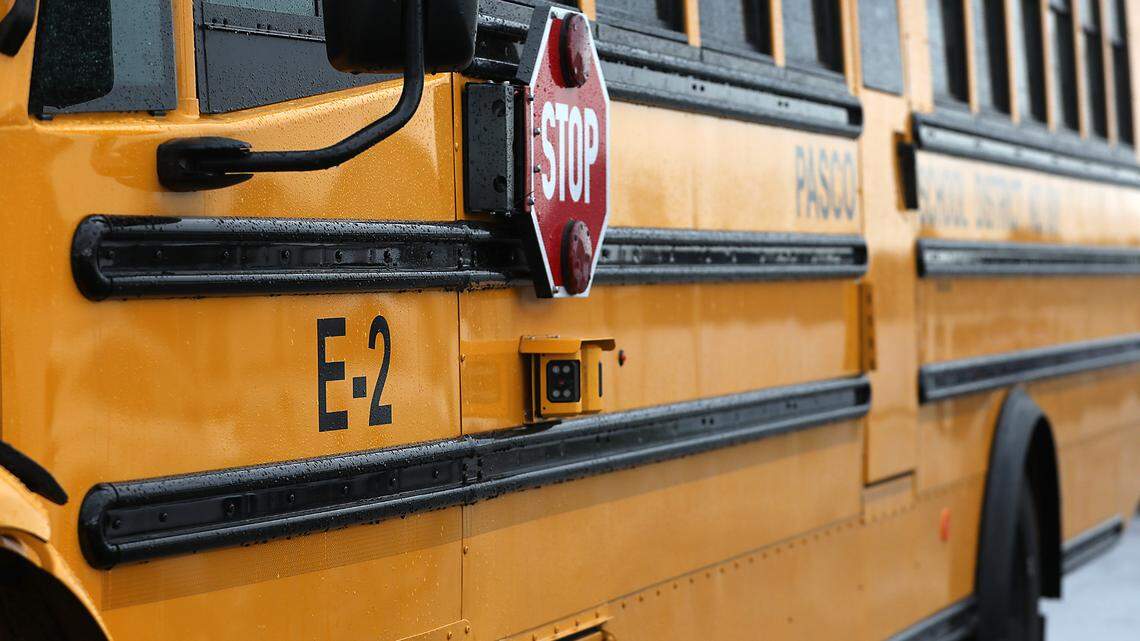 Bus driver shortage means most Pasco kids could start school at a new time