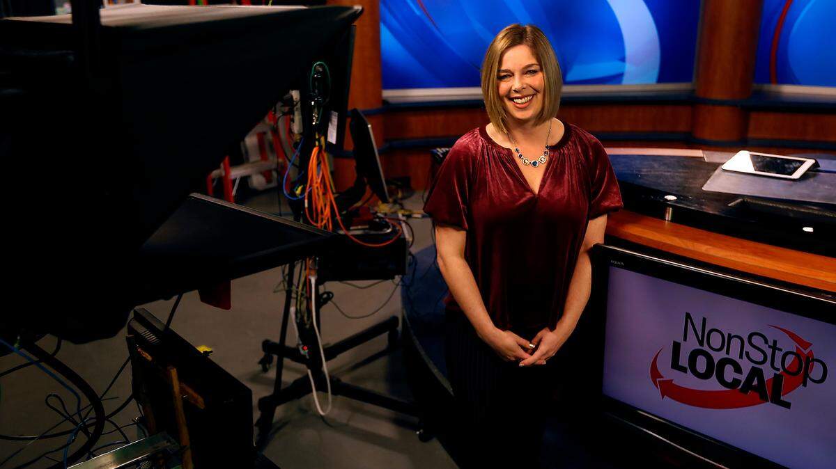 Longtime television news anchor Tracci Dial is leaving the television studio for a position with the Northwest Public Broadcasting. Her last appearance on the anchor desk will be the 6 p.m. show on May 26.