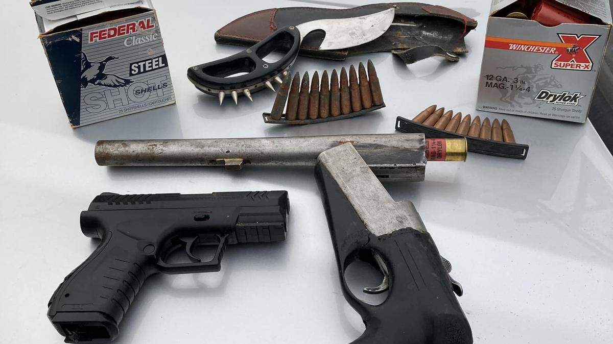 The Benton County Sheriff’s Office recovered guns and weapons after receiving a call about a man being threatened with a gun in the Finley area. They also found several stolen vehicles.