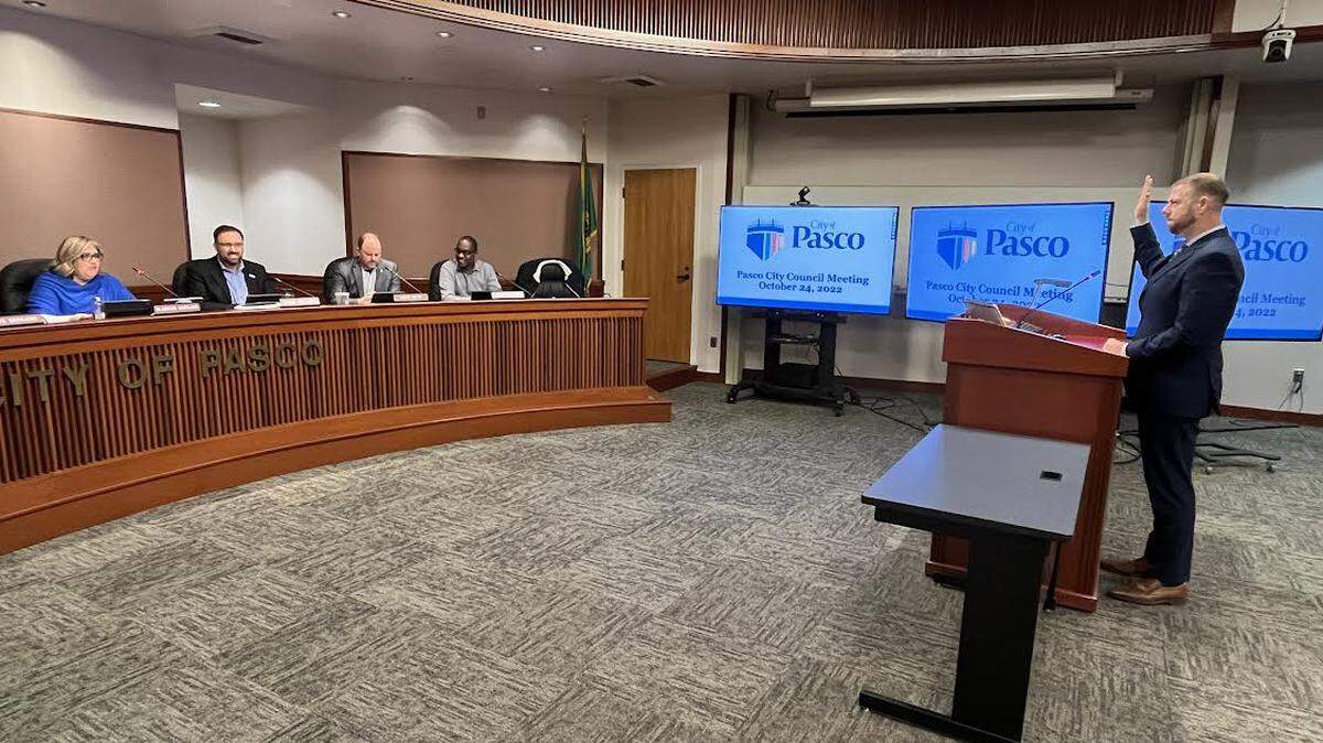 Deputy City Manager Adam Lincoln was sworn in Monday night as the City of Pasco’s interim city manager.
