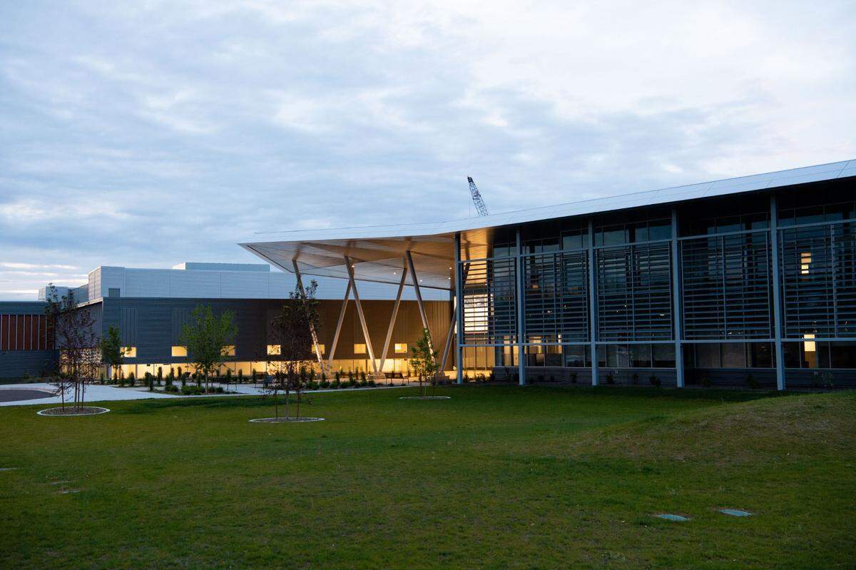 Opened in 2022, the Energy Sciences Center at PNNL serves as a focal point for collaborative research among scientists, industry and partners at the University of Washington, Washington State University, and other major institutions in the U.S. and abroad.