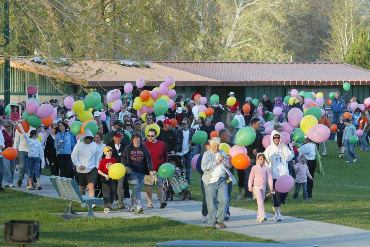 The Tri-Cities Cancer Center celebrated its 15th anniversary in 2009 at Columbia Park in Kennewick with a lighted balloon walk.