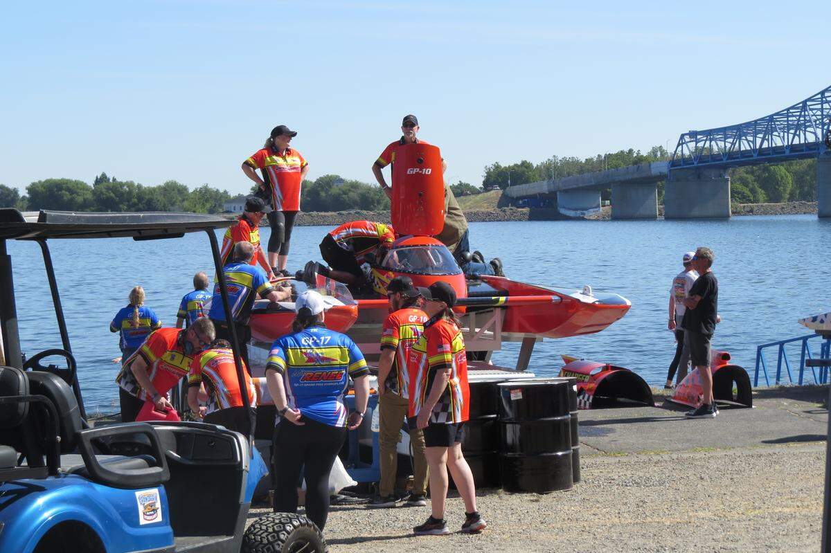 Racers came down to Columbia Park on a Friday in preparation for the 2024 Water Follies Apollo Columbia Cup. They were engaging in spring testing.