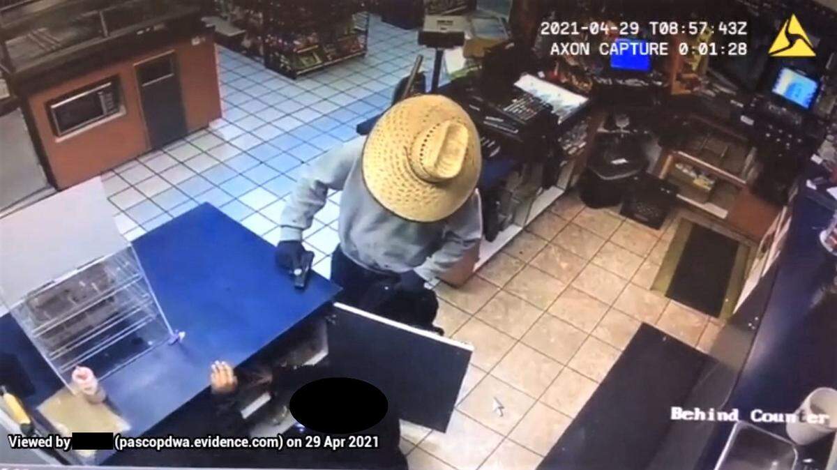 A robbery suspect in a straw hat was caught by Pasco police hours after the crime.