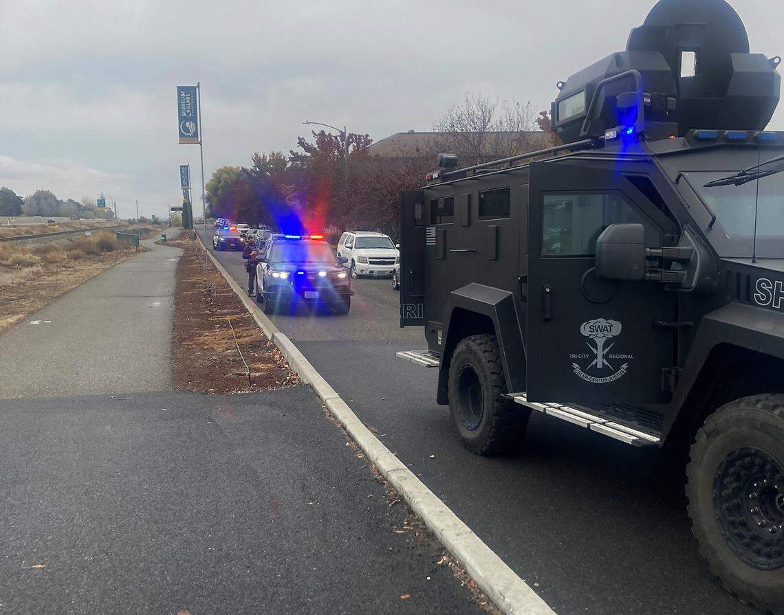 Multiple agencies, including Richland, Pasco and Kennewick police, Benton County Sheriff's deputies, the Department of Corrections and the U.S. Marshals Service Task Force were involved in the arrest.