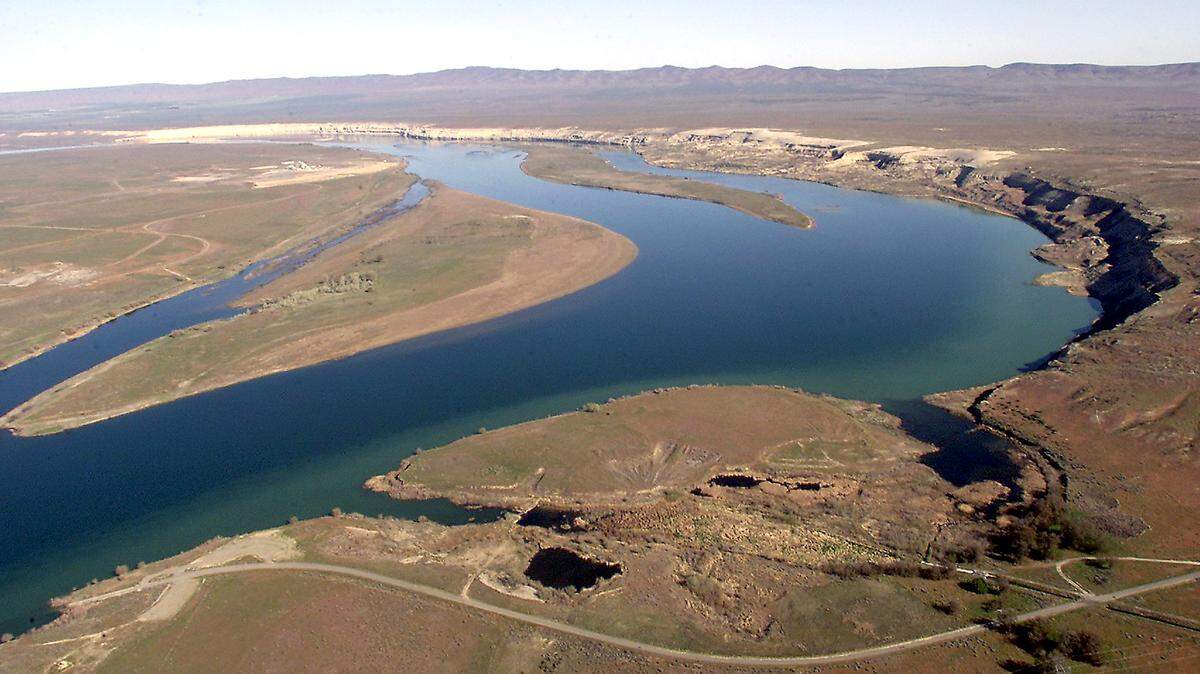 Columbia River, Hanford, White Bluffs area.