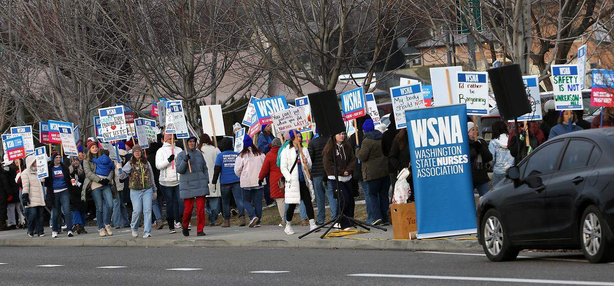 The Washington State Nurses Association holds an informational picket Monday morning at Kadlec Regional Medical Center in Richland. 