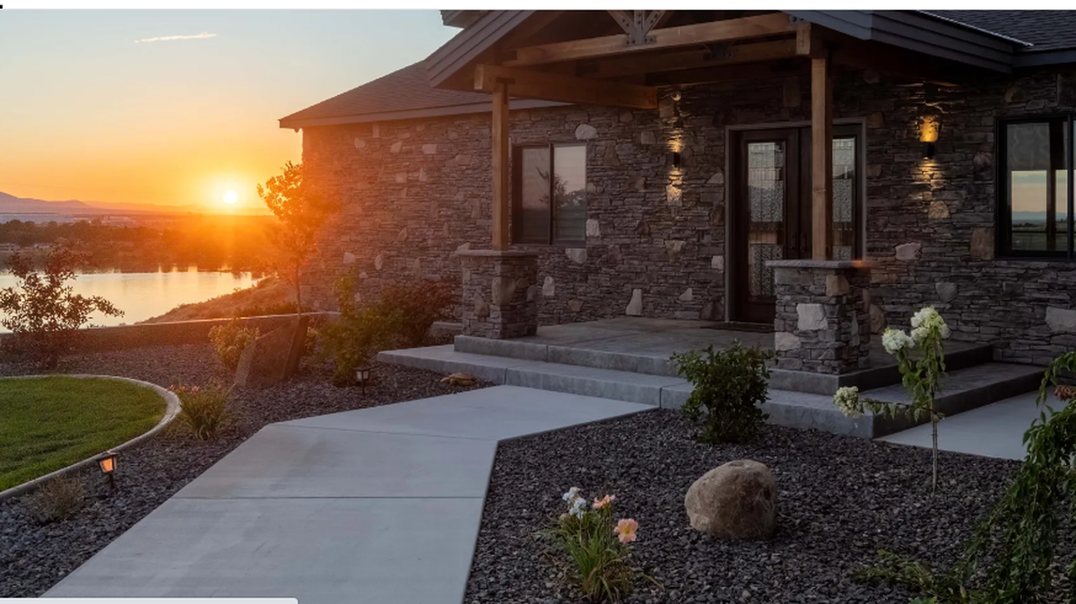 This luxury Pasco home along the Columbia River is listed for $2.39 million.