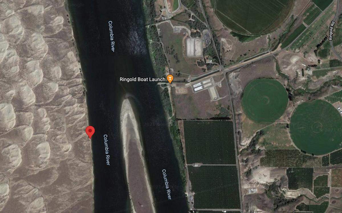 The red pin shows the approximate location on the Columbia River where the family says they stopped and the dog swam before convulsing and dying suddenly on Sunday.