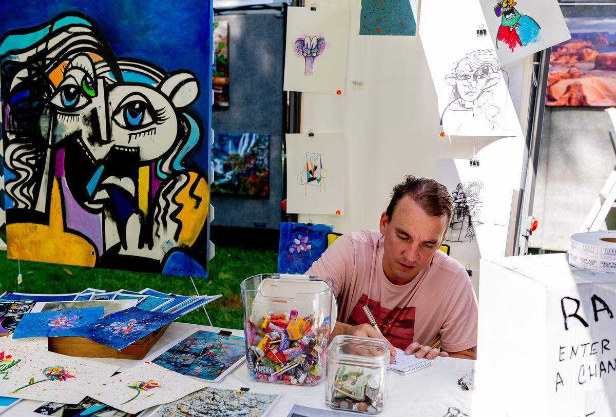 Abstract Artist, John Hannum, sets up a raffle to giveaway some of his artworks at the Art in the Park Festival