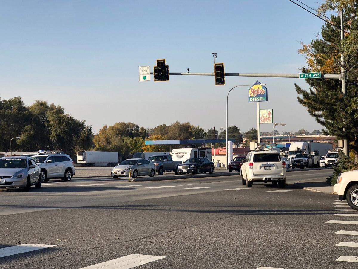 A power outage brought traffic to a near standstill near Highway 395 and 7th Avenue.