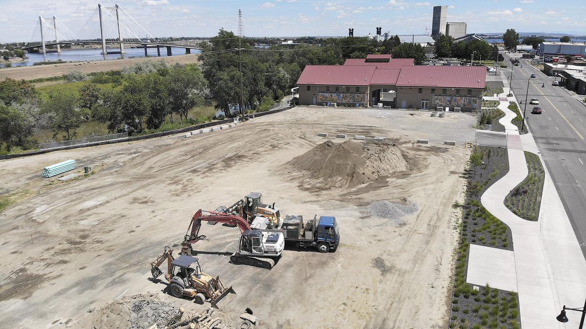 The Port of Kennewick is proceeding with construction near Columbia Gardens Urban Wine & Artisan Village for a planned Columbia Basin College culinary center in the Duffy's Pond area in Kennewick.