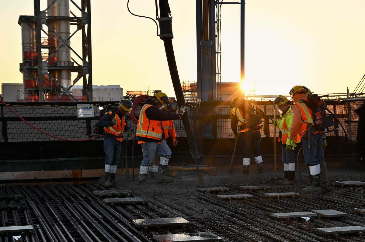Construction continues on the High Level Waste Facility at the Hanford nuclear site’s vitrification plant.