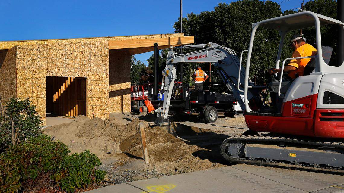 What’s being built there? Extended-stay hotel, BBQ restaurant, new Starbucks & more