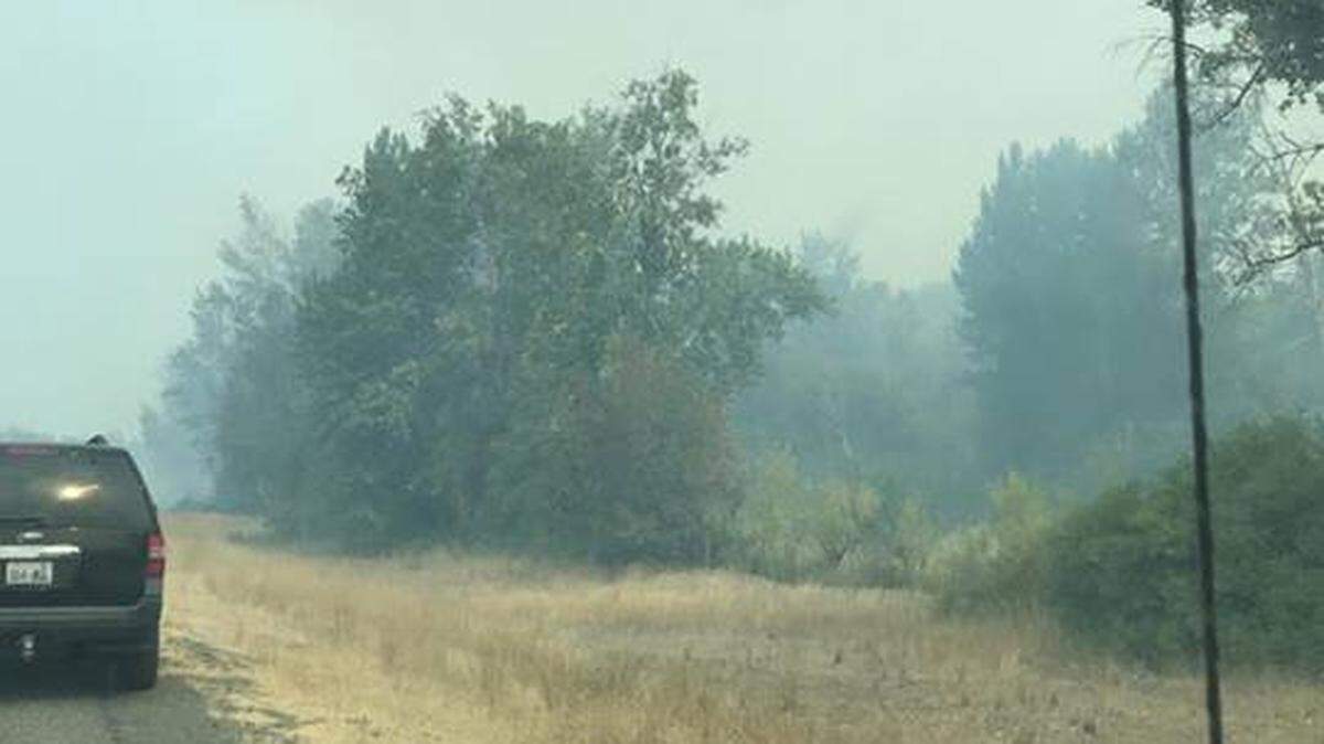 A fire near Ellensburg is threatening homes and closed one lane of Interstate 90. The closure is expected to slow westbound traffic.