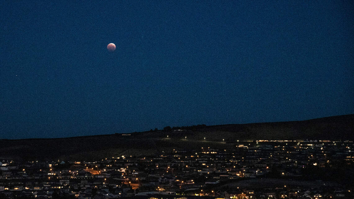 ‘Super flower blood moon’ lights up Tri-Cities skyline