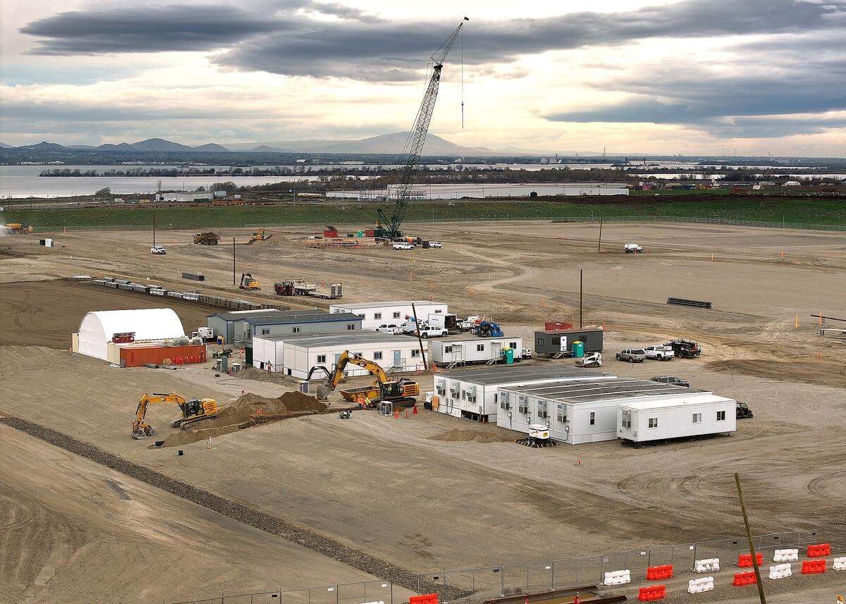 The new Rockwool insulation factory off Highway 12 in Wallula will employ 175 and is expected to begin producing rock-based insulation products in 2028.&nbsp;