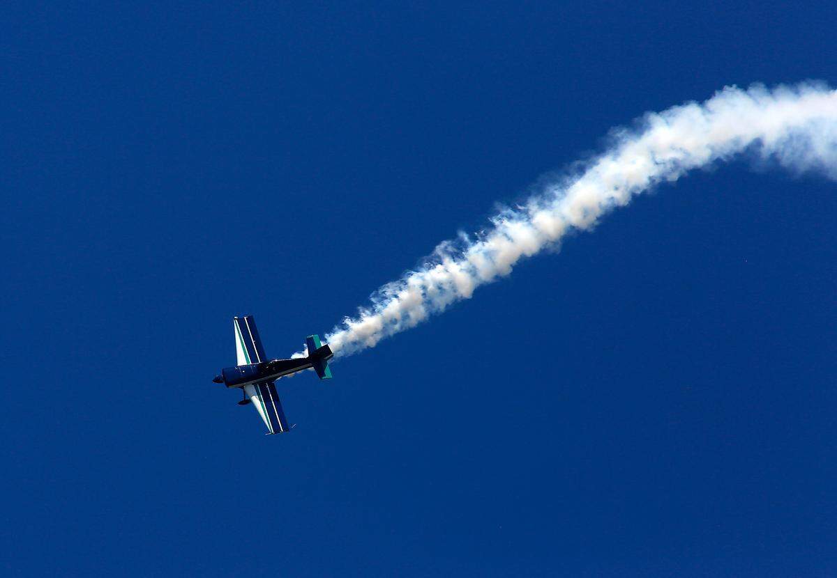 Second day views of Columbia Cup and Over the River Air Show action from the official Water Follies barge in Kennewick’s Columbia Park.