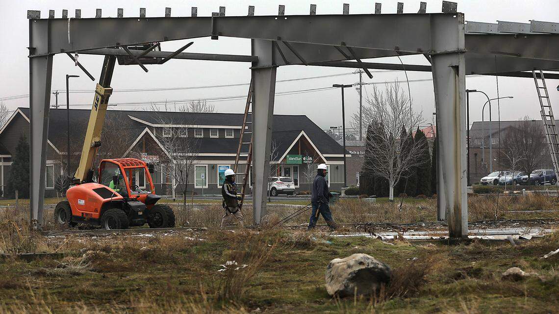 What’s being built there? Abandoned sports bar dismantled + Hundreds new Pasco houses