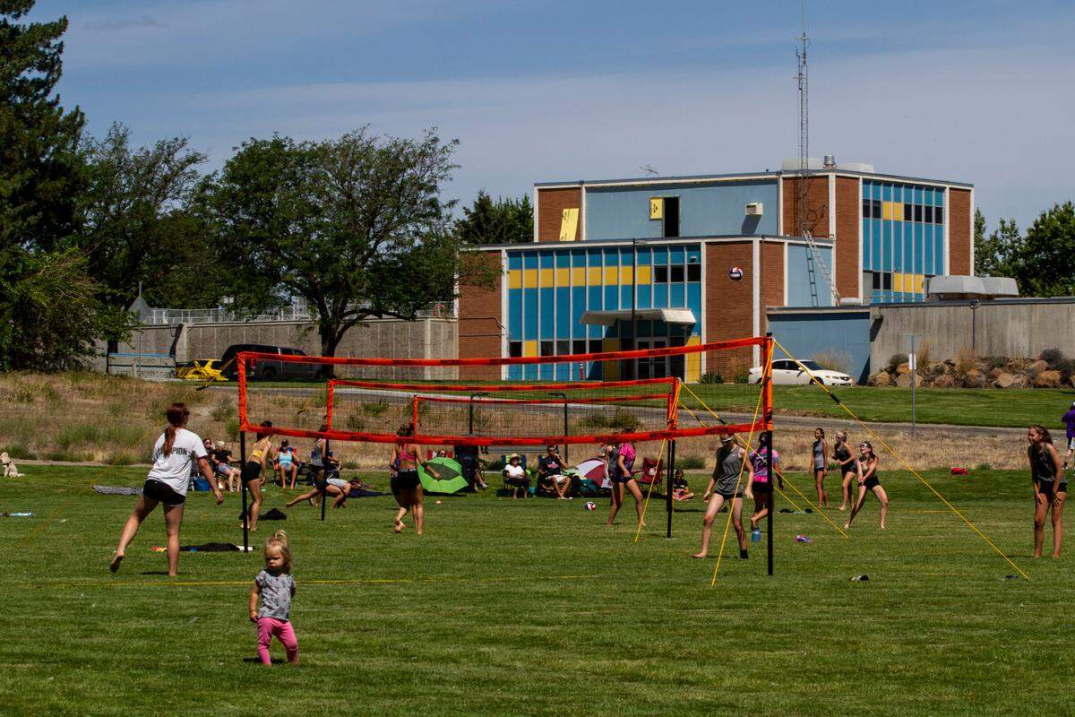 A volleyball tournament in Leslie Groves Park is the latest sport tournament to be held in the Tri-Cities despite a ban on public gatherings.